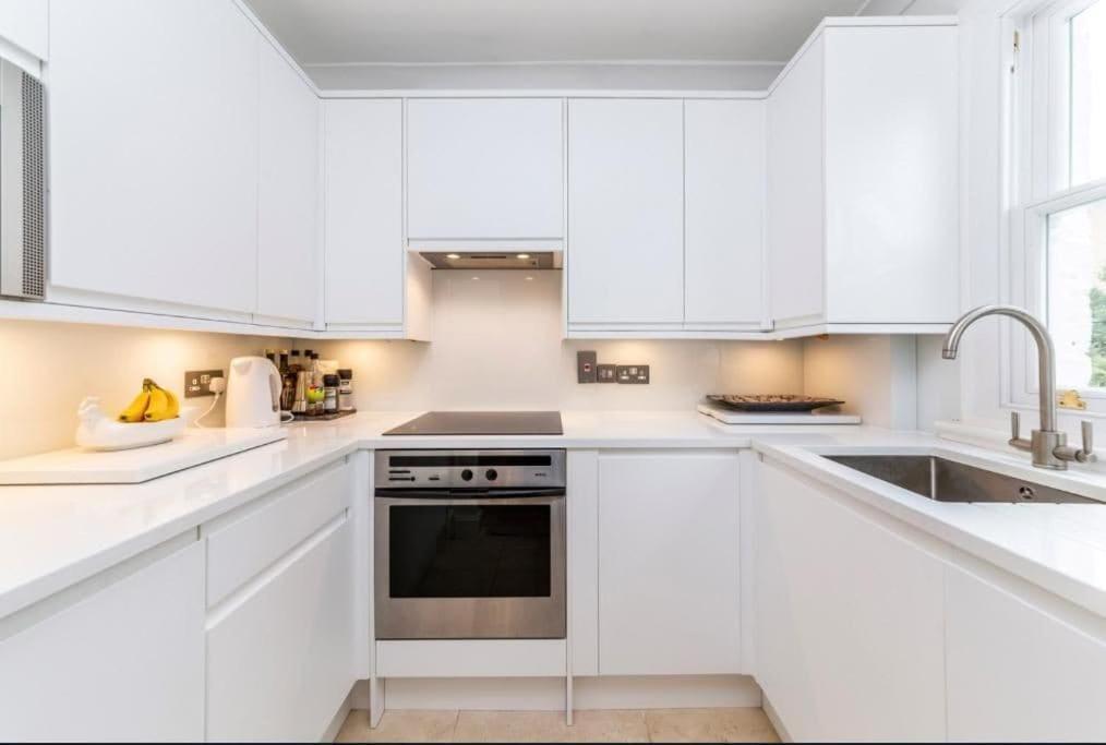 Stylish 2-bed In West - Extended Appartamento