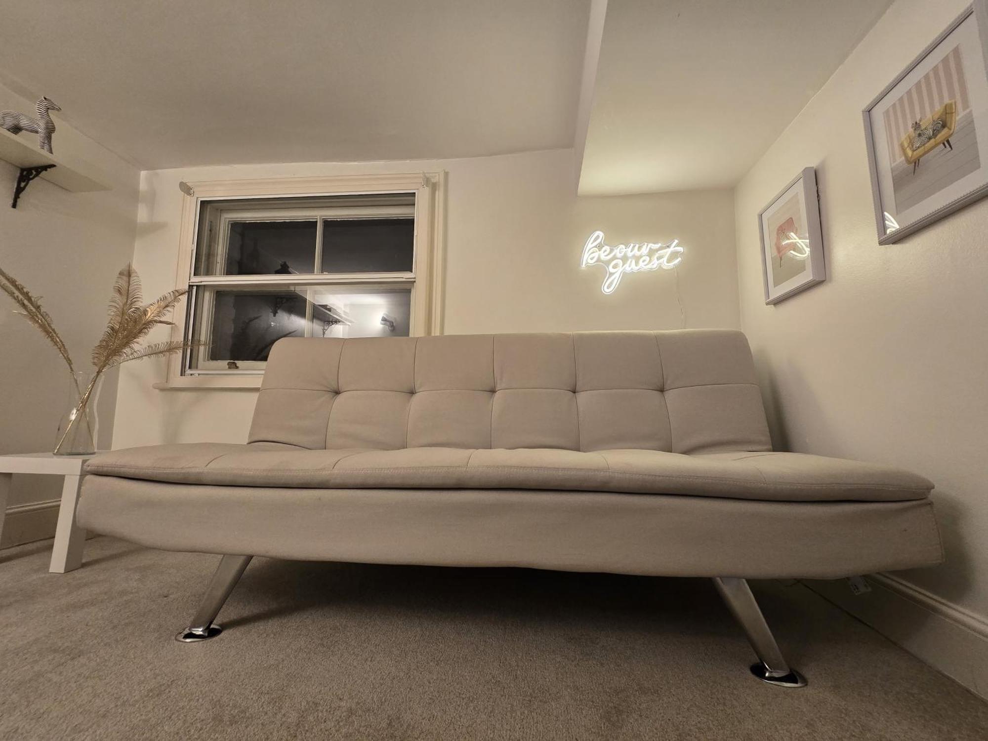 Stylish 2-bed In West - Extended * Londra
